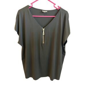 Avenue women’s top black cap sleeves size 14/16. Gold exposed zipper on front.